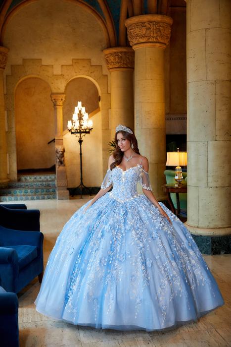 WHEN YOU PUT ON A PRINCESA GOWN YOU INSTANTLY FEEL THAT THIS DRESS IS LIKE NO OT PR12271