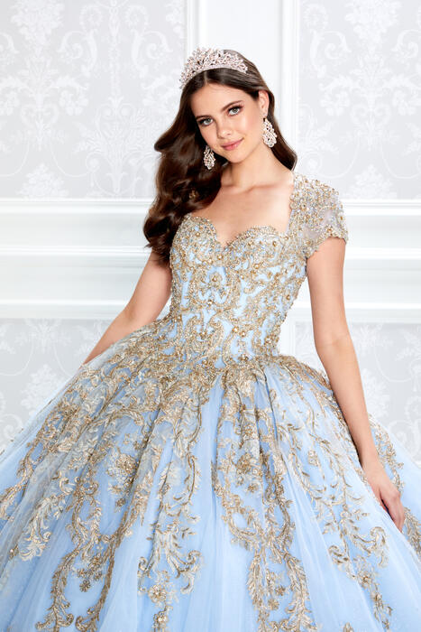 WHEN YOU PUT ON A PRINCESA GOWN YOU INSTANTLY FEEL THAT THIS DRESS IS LIKE NO OT PR22025