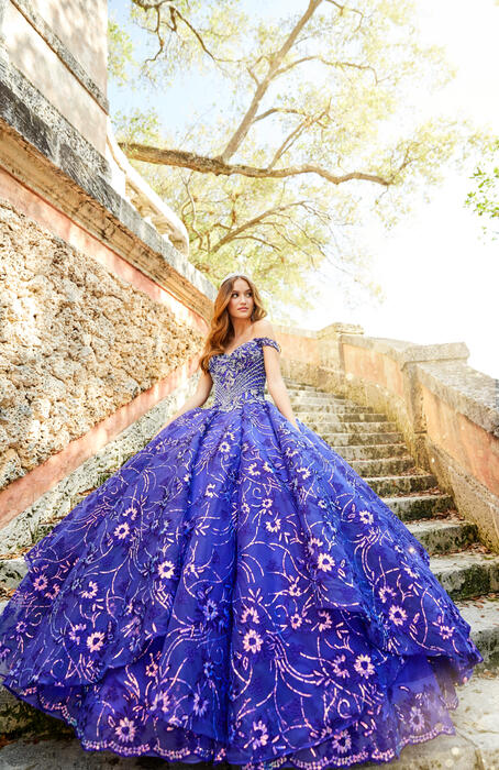 WHEN YOU PUT ON A PRINCESA GOWN YOU INSTANTLY FEEL THAT THIS DRESS IS LIKE NO OT PR22028