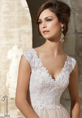 5368 Ivory/Nude detail