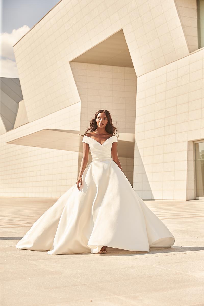 Paloma Blanca 4977