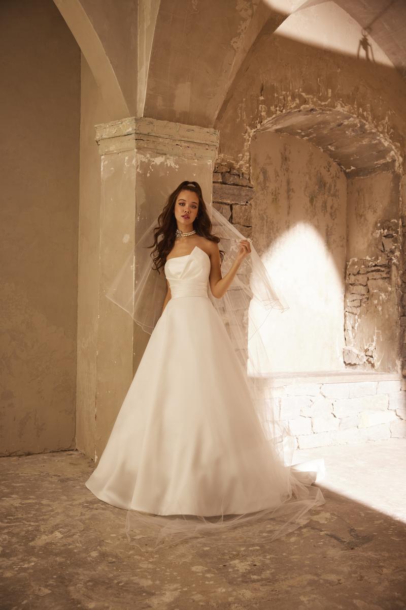 Paloma Blanca P5106