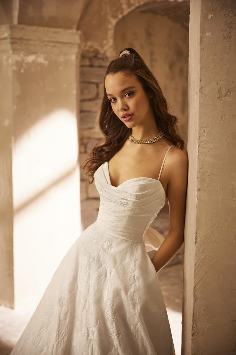 Paloma Blanca P5111