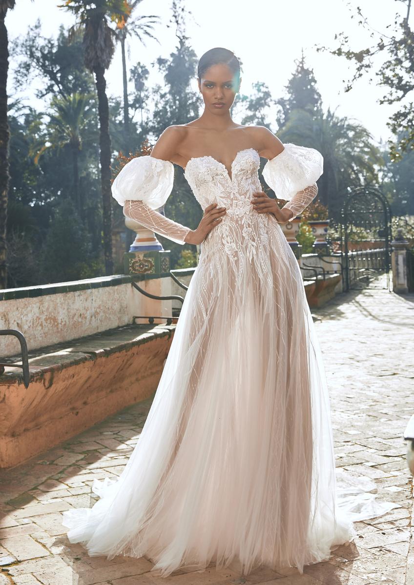 Sweetheart Neckline Wedding Dresses | Pronovias