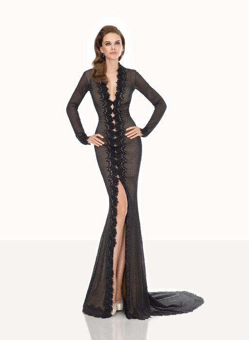 Let yourself be seduced by this feminine and unique dress collection of spectacu 92681