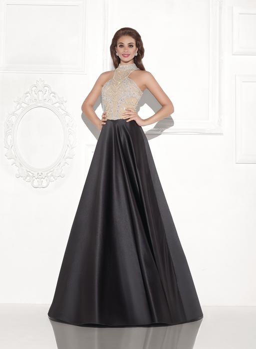 Let yourself be seduced by this feminine and unique dress collection of spectacu 92782