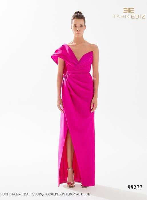 Let yourself be seduced by this feminine and unique dress collection of spectacu 98277