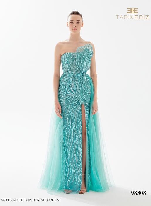 Let yourself be seduced by this feminine and unique dress collection of spectacu 98308