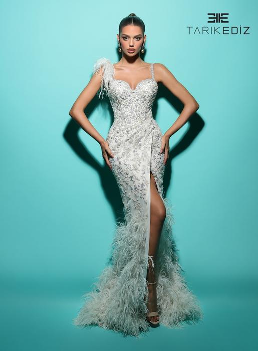 Let yourself be seduced by this feminine and unique dress collection of spectacu 98515