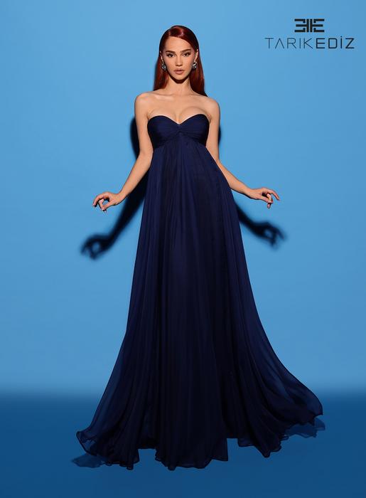 Let yourself be seduced by this feminine and unique dress collection of spectacu 98573