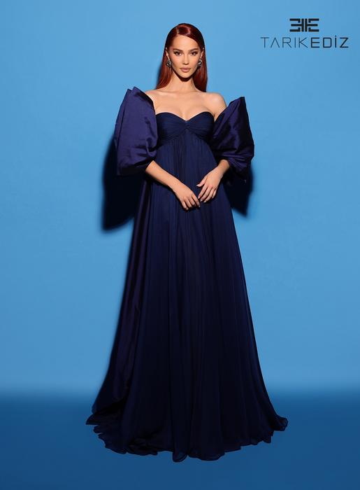 Let yourself be seduced by this feminine and unique dress collection of spectacu 98575