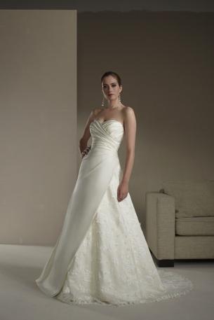 In Store Stock  Sincerity Bridal 3564 ivory size 14