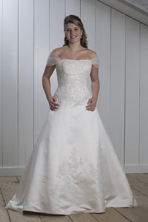 In Store Stock ivory size 28 sincerity Bridal 4478 size28, siize 14