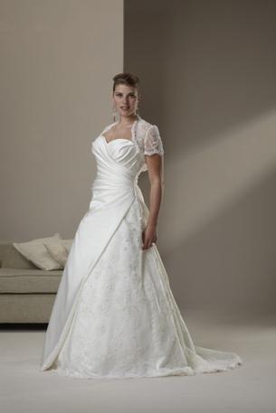 In store stock Sincerity Bridal 4522 size 24 white