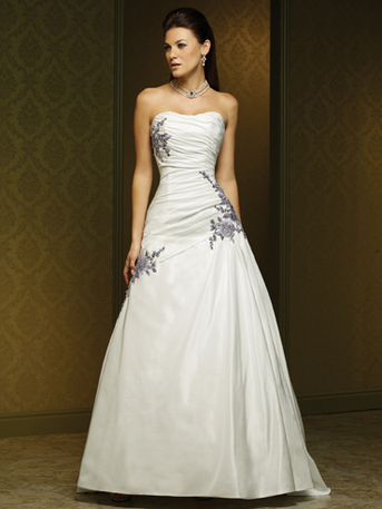Mia Solano. An upcharge of 10% of the posted price applies to sizes 18 & up. M1071Z